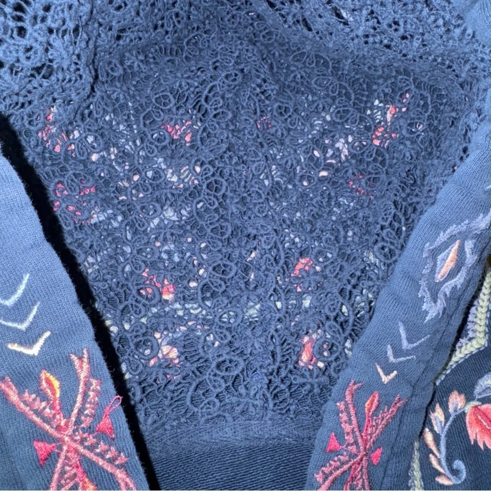 Driftwood Teddy Navy Blue Hooded Sweater Floral Embroidered Design Women's XS - Picture 6 of 12